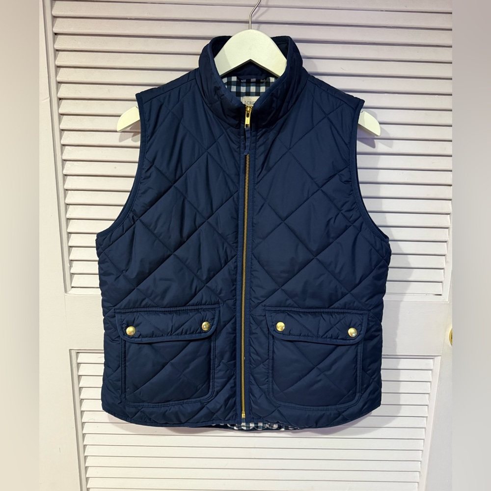 J Crew Quilted Vest Navy Blue Bottom pockets Gold Buttons and Zipper Size Medium